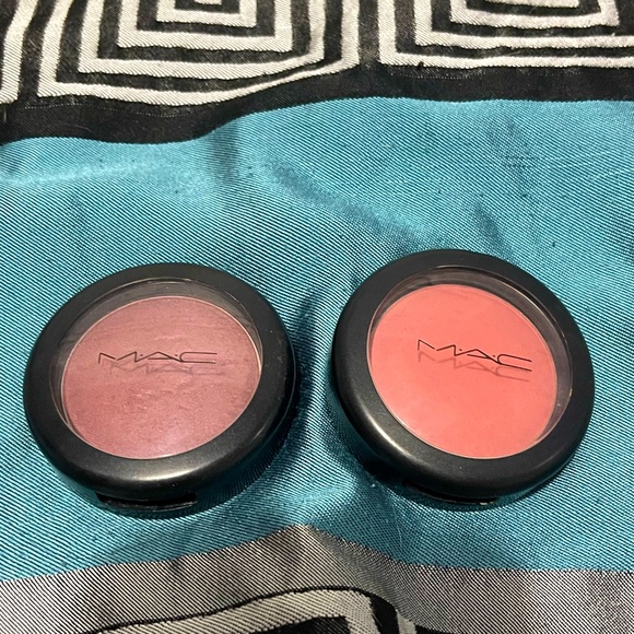 Mac Blushes in Animal instinct and pinch me. - Picture 1 of 8